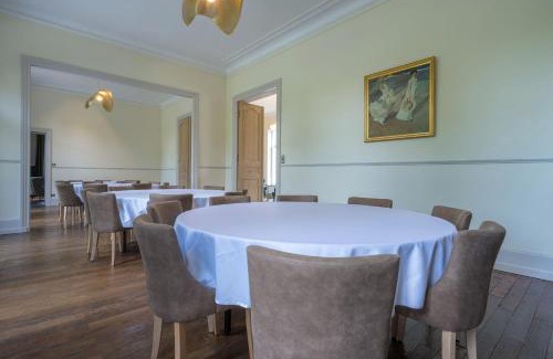 Cappelle-en-Pevele Villa | Enchanting Chateau du Béron: Family-Friendly Retreat