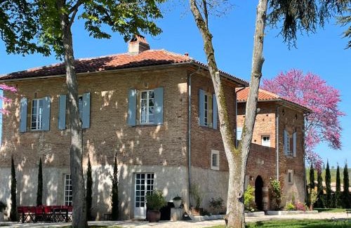 Albi House | Experience the Elegance of Chateau du Go with Ocean Views
