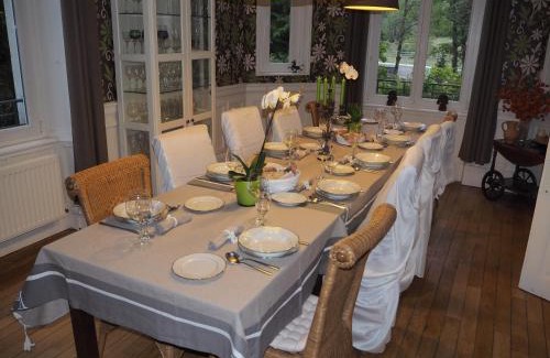 Fresse-sur-Moselle House | Inviting Chateau du Pont Jean with Breakfast & Child Amenities