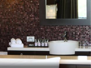 Pokolbin Resort | Elegant Chateau Elan At The Vintage: Spa & Pool Retreat