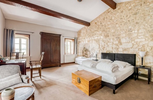 Lugon-et-l'ile-du-Carney Bed & Breakfast | Discover Chateau de La Vieille Chapelle: Guest Rated 9.4