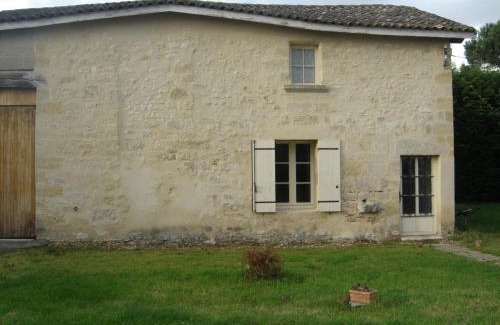 Saint-Medard-de-Guizieres Bed & Breakfast | Discover Chateau Laborde Marjolaine: Pet-Friendly Retreat