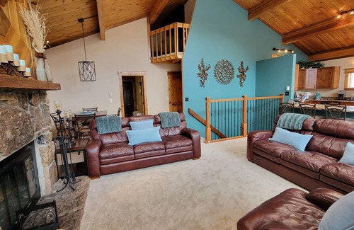 Frisco House | Unwind at Chateau: 5 Bdrm Retreat with Hot Tub & Bikes