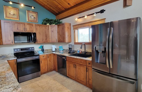 Frisco House | Unwind at Chateau: 5 Bdrm Retreat with Hot Tub & Bikes
