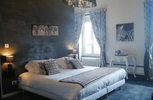 Saint-Cirgues-sur-Couze House | Indulge at Chateau les 4 saisons: Pool, Spa & Family Fun