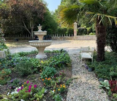 Bayon-sur-Gironde Bed & Breakfast | Chateau La Croix De Millorit - Family-Friendly Getaway