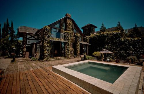 Vila Everest House | Discover Chateau La Villette: Oceanfront Bliss Awaits