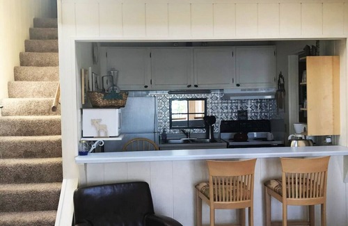 Tofte Condo | Discover Chateau LeVeaux Unit 20 with Lake Views & Breakfast