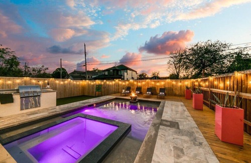 Dallas House | Unforgettable Stay at Chateau Lux with Private Pool & Spa