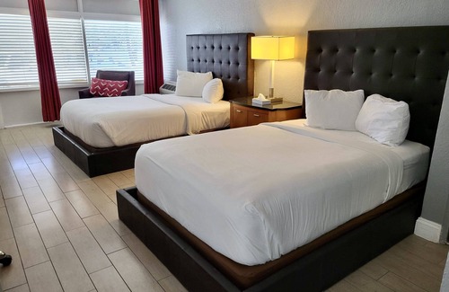 Bostroms Lower Ormond Beach Hotel | Relax at Chateau Mar Beach Resort with Pool & Family Amenities