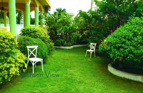 Montego Bay House | Relaxing Stay at Chateau Margarita JA with Pool & Hot Tub