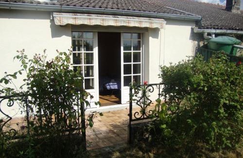 Melay Bed & Breakfast | Discover Chateau Melay: Oceanfront Retreat with Pool