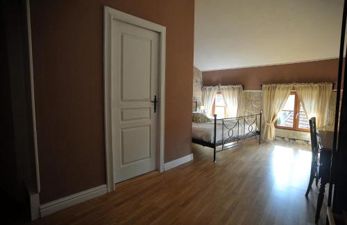 Melay Bed & Breakfast | Discover Chateau Melay: Oceanfront Retreat with Pool