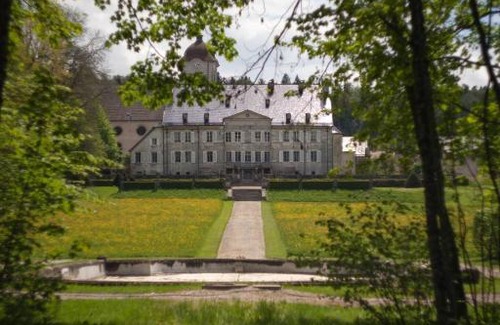 Maiche Bed & Breakfast | Chateau Montalembert: Oceanfront Retreat Rated 9.2/10
