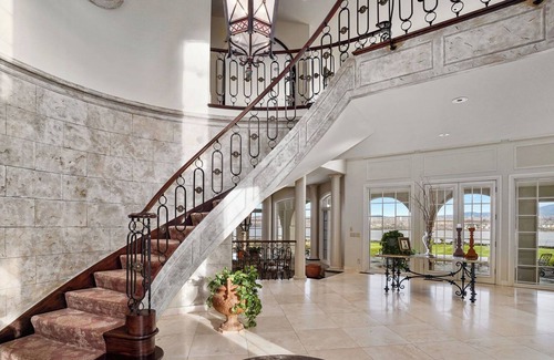 Middle Hope House | Discover Chateau Montreau On Hudson: Family-Friendly Retreat