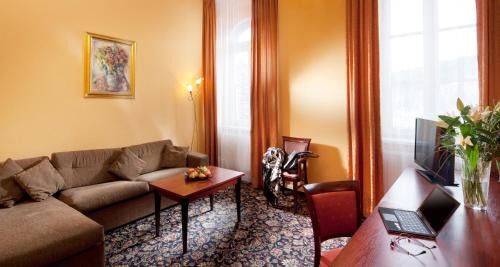 Marianske Lazne Hotel | Relax at Chateau Monty Spa Resort with Ocean Views