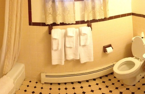 Grand Island Hotel | Family-Friendly Chateau Motor Lodge with Kitchen Amenities
