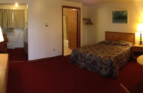 Grand Island Hotel | Family-Friendly Chateau Motor Lodge with Kitchen Amenities