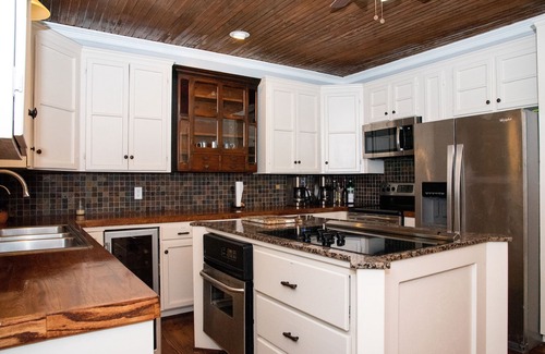 Chappell Hill House | Inviting Chappell Hill Farm House with Pool and Spa