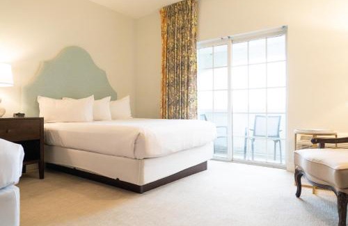 Egg Harbor City Hotel | Renowned Chateau Renault: Oceanfront Haven with Pool