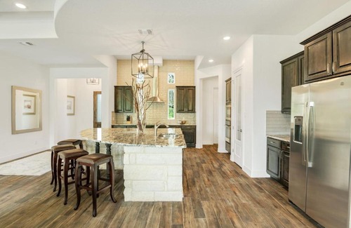 Spring Branch Villa | Elegant Chateau Riviere: Family-Friendly with Breakfast and Kitchen