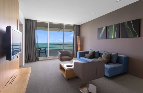 Noumea Hotel | Relax at Chateau Royal Beach Resort and Spa with Ocean Views