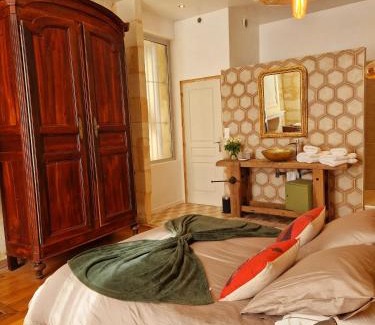 Bayon-sur-Gironde House | Experience Luxury at Chateau Tanesse de Tourny with Ocean Views