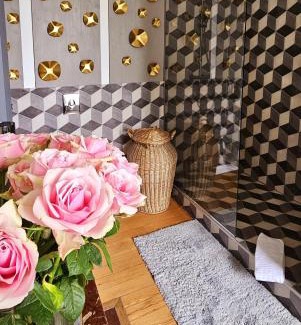 Bayon-sur-Gironde House | Experience Luxury at Chateau Tanesse de Tourny with Ocean Views