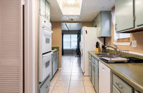 Barker House | Family-Friendly Retreat at Chateau Trudeau - Rated 9/10