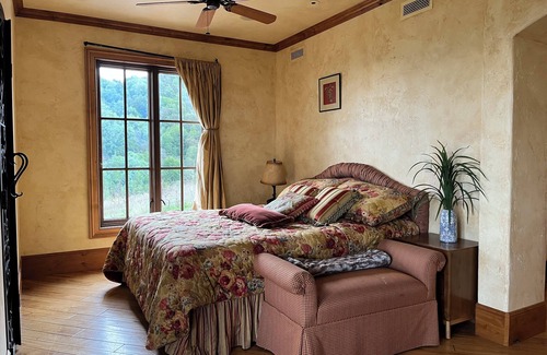 Saratoga Other | Chateau with 5 bedrooms and WiFi, in lovely Saratoga
