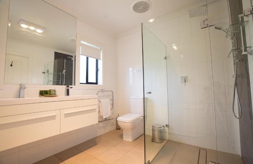 Lyndoch House | Elegant Chateau Yaldara House - Family-Friendly Retreat