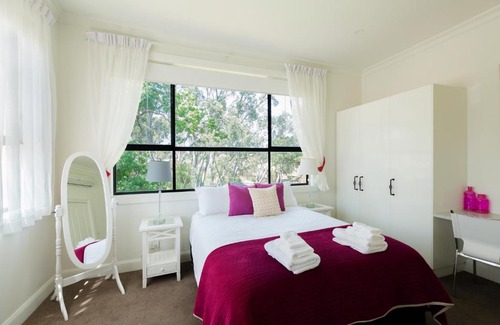 Lyndoch House | Elegant Chateau Yaldara House - Family-Friendly Retreat