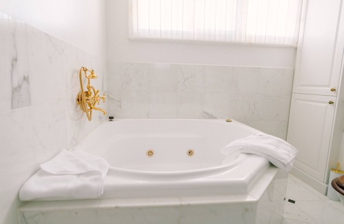 Yering Hotel | Indulge at Chateau Yering Hotel: 5-Star Eco-Friendly Retreat