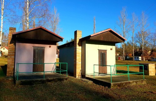 Maly Ratmirov Cabin | Enjoy Oceanfront Comfort at Chatový tábor Malý Ratmírov