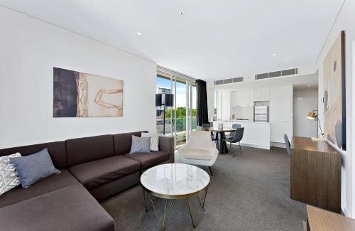 Chatswood CBD Apartment | Chatwood CBD 2BR with Balcony, Parking & Office Space