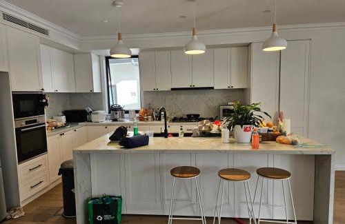 Chatswood House | Family-Friendly Stay at Chatswood East Garden with Hot Tub