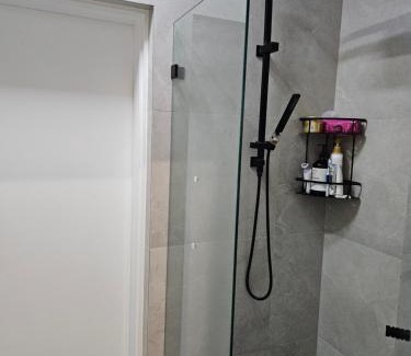 Chatswood House | Family-Friendly Stay at Chatswood East Garden with Hot Tub