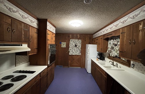 Chatsworth House | Exceptional Chatsworth Cabin with Private Pool & Breakfast