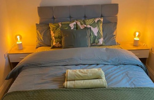 Barrow-on-Trent House | Cozy Chatsworth Court Rooms for Your Perfect Getaway