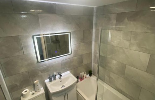 Barrow-on-Trent House | Cozy Chatsworth Court Rooms for Your Perfect Getaway