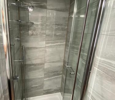 South Acton House | Budget-Friendly Chatsworth Guest House with Kitchen Access