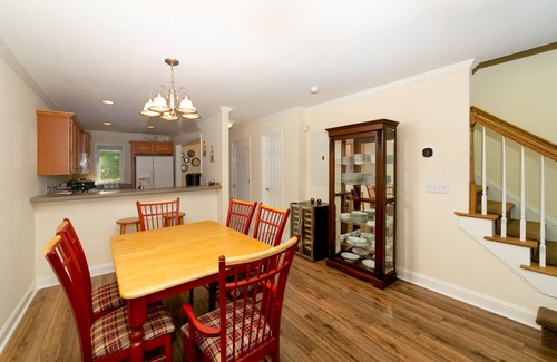 Helen House | Relaxing Riverfront Condo with 2 Decks in Downtown