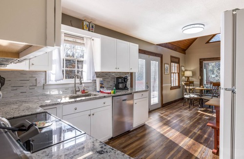 Demorest Cottage | Discover Chattahoochee Shoals: Pet-Friendly Getaway Awaits