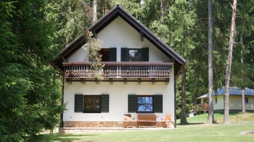 Lojzova Paseka Apartment | Unforgettable Stays at Chaty Lojzovky with Ocean Views