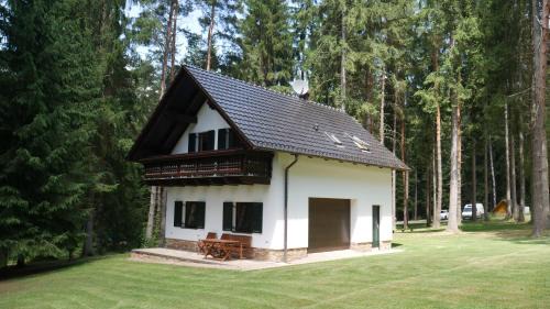 Lojzova Paseka Apartment | Unforgettable Stays at Chaty Lojzovky with Ocean Views