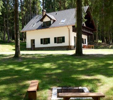 Lojzova Paseka Apartment | Unforgettable Stays at Chaty Lojzovky with Ocean Views