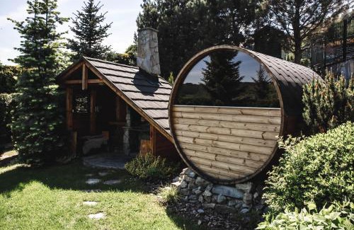 Krynica-Zdroj Ski Chalet | Discover Chaty Wichrowe Wzgórze: Oceanfront Retreat Awaits