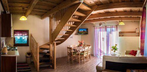 Liptovsky Trnovec House | Inviting Chatyliptov in the Heart of Liptova with Pool