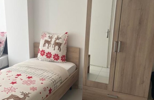 Palaiseau Apartment | Family-Friendly Retreat at Chaudari Guest House Awaits You