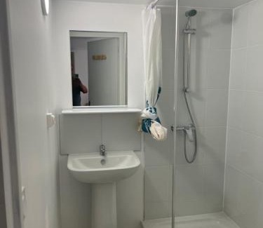 Palaiseau Apartment | Family-Friendly Retreat at Chaudari Guest House Awaits You